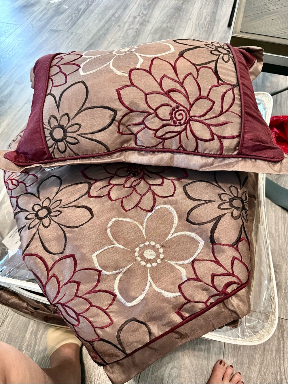 Madison Park king embroidery Floral Comforter Set with Burgundy Accents nwt